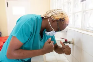 A doctor scrubs in as he gets ready for surgery