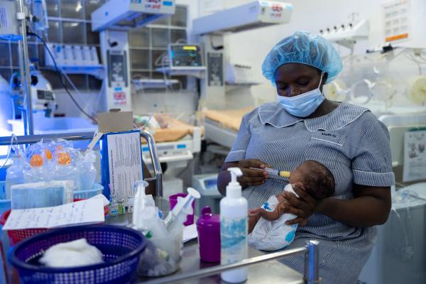 The Special Care Baby Unit (SCBU) at the PIH-supported Koidu Government Hospital (KGH) is a specialized unit that provides advanced, lifesaving care for newborns.