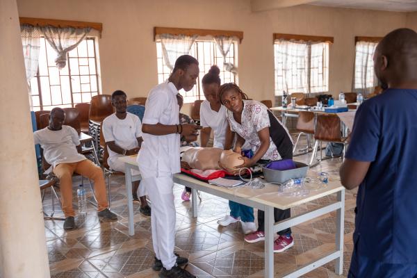 The Emergency Nurse Training Program teaches nurses at Koidu Government Hospital (KGH) essential skills to provide emergency and critical care services.