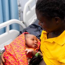 Sia Jimissa holds her newborn in the postoperative ward