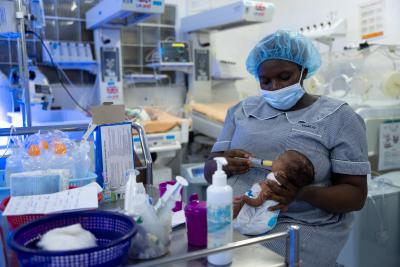 The Special Care Baby Unit (SCBU) at the PIH-supported Koidu Government Hospital (KGH) is a specialized unit that provides advanced, lifesaving care for newborns.