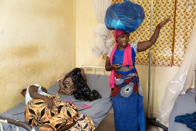 A woman visits a pregnant woman at the hospital