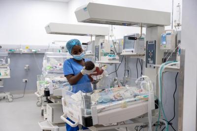 Daniella Jabati holds a newborn in the NICU